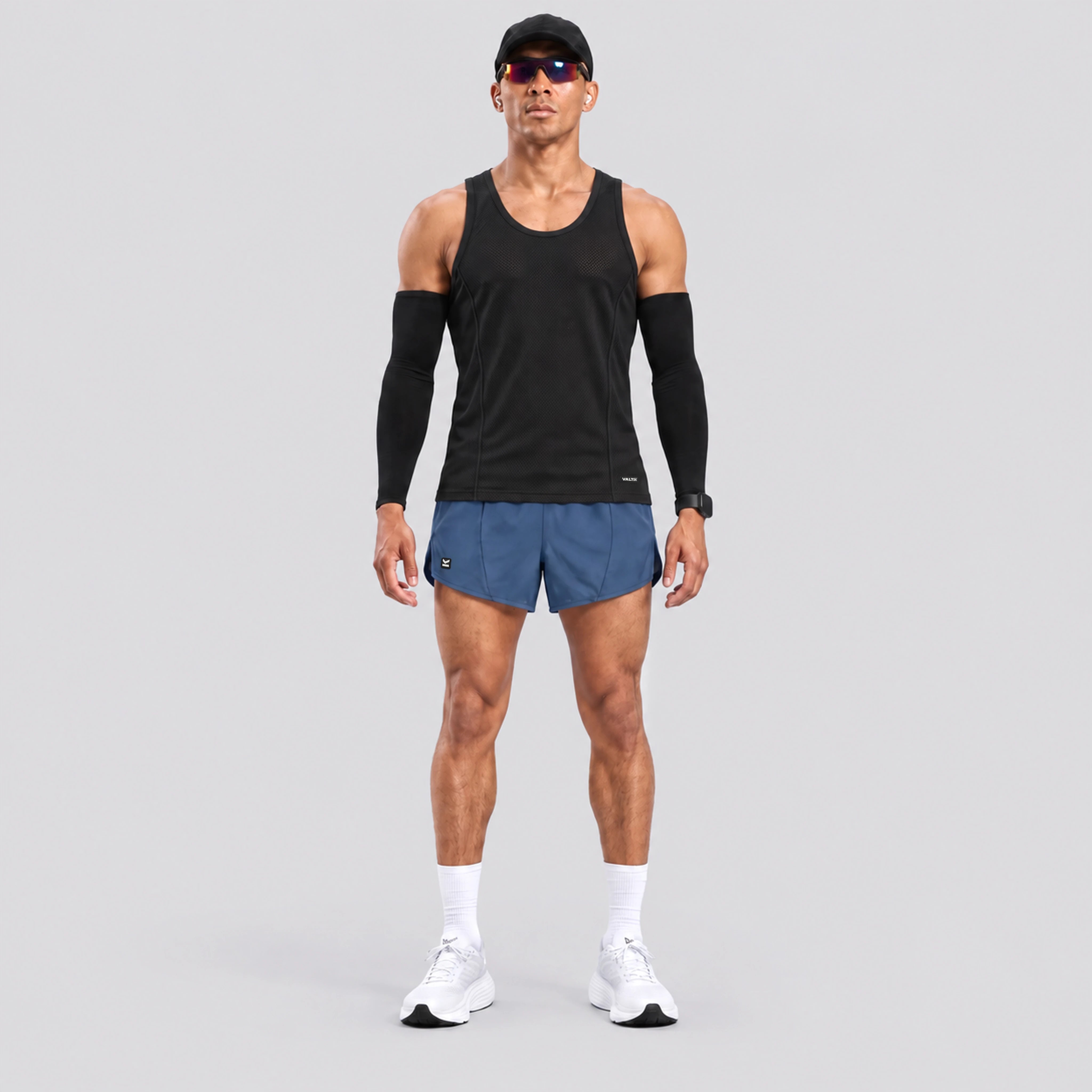 Short deportivo STRIDE de VALTIK para hombre en color azul petróleo, vista frontal en modelo.