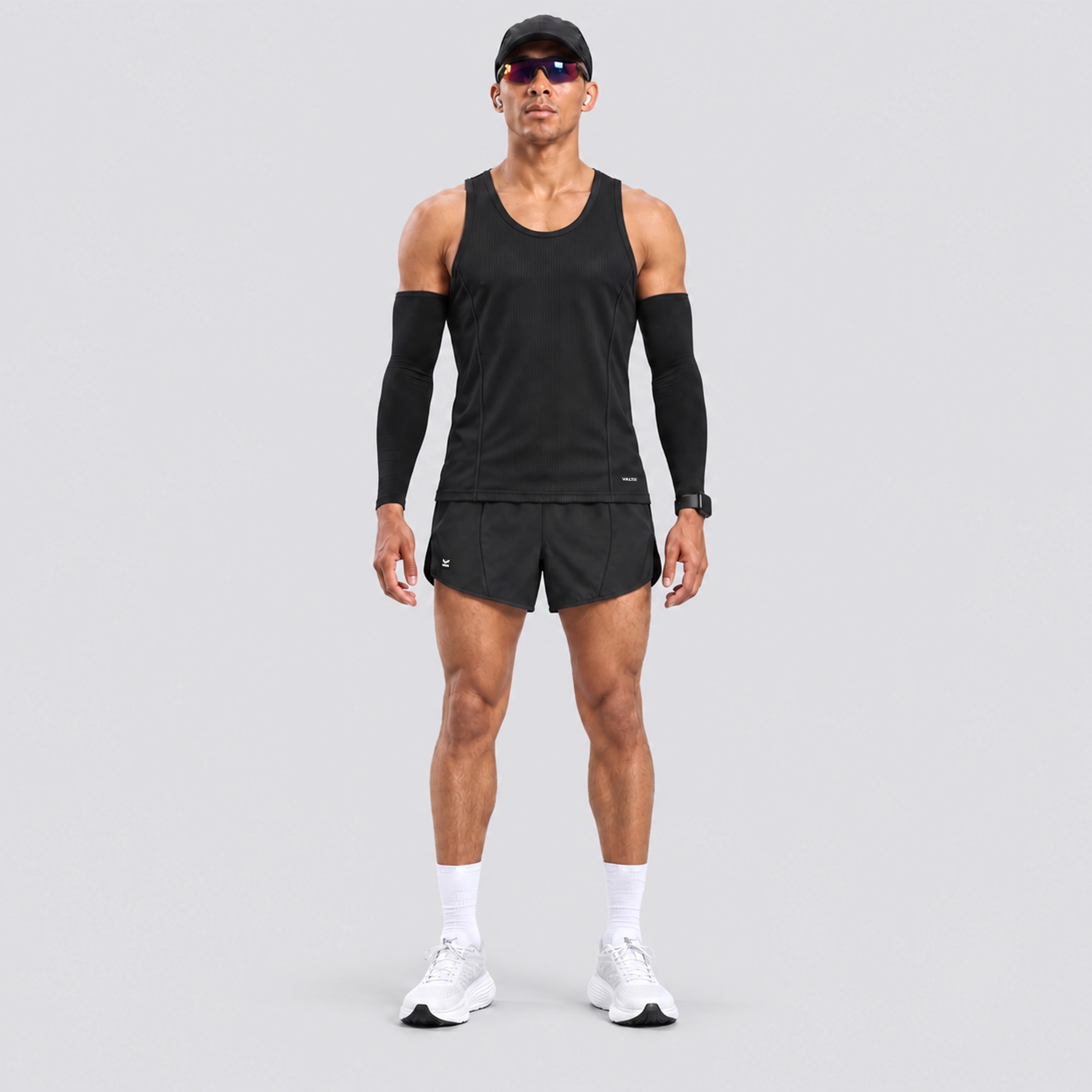 Short deportivo STRIDE de VALTIK para hombre en color negro, vista frontal en modelo.