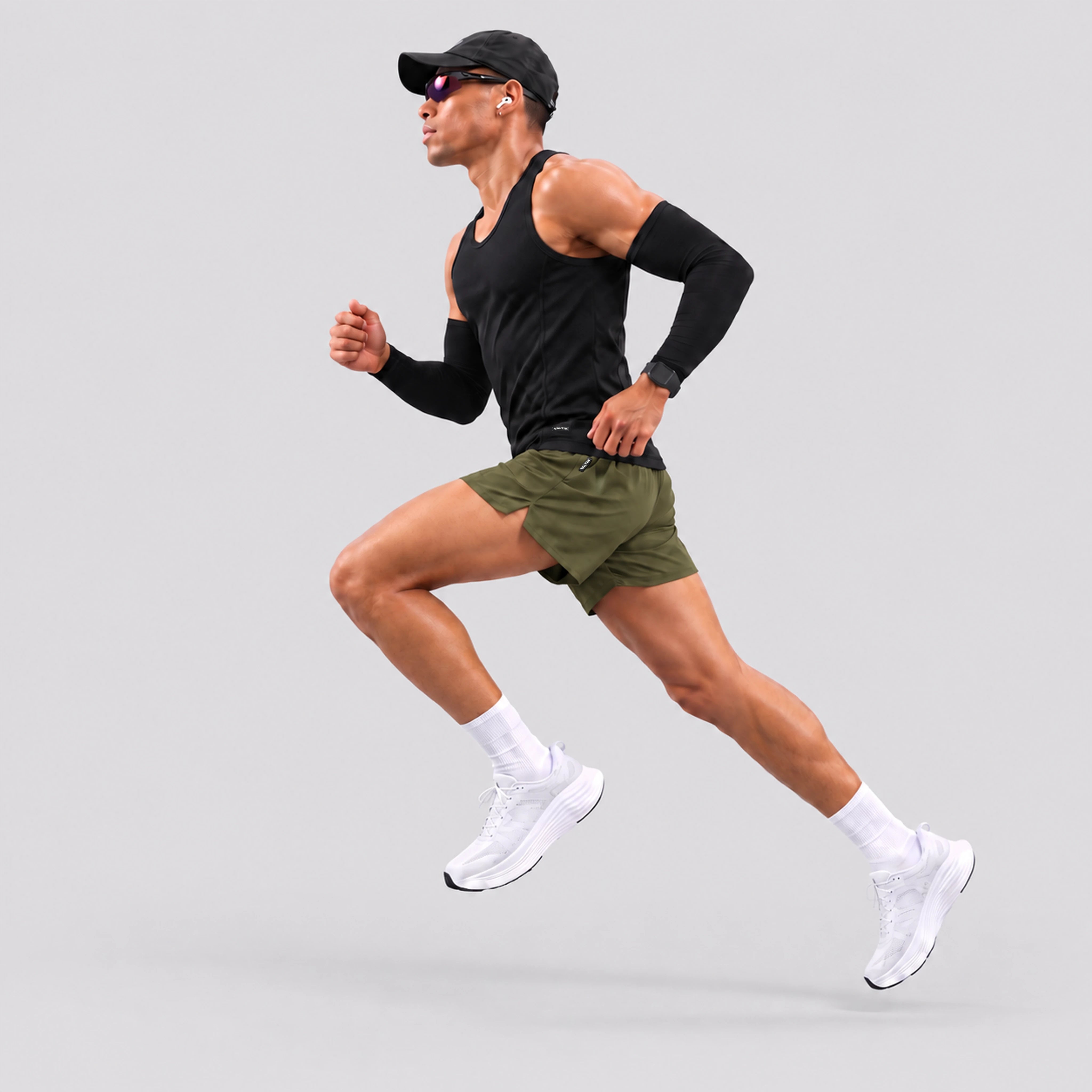 Short deportivo STRIDE de VALTIK para hombre en color verde olivo, atleta corriendo, vista lateral.