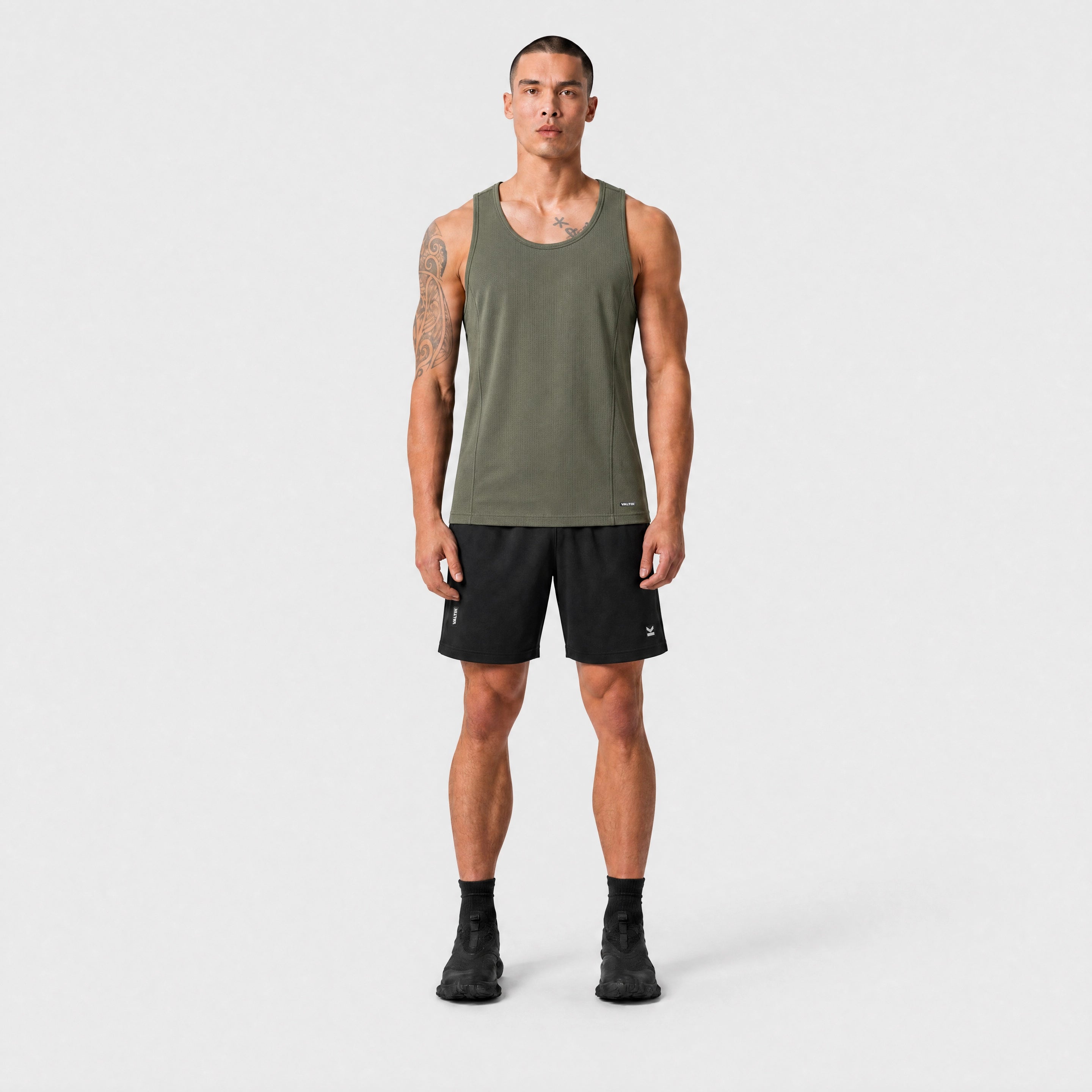Tank top hombre VALTIK TITAN V2 Verde Olivo - Vista Frontal 2