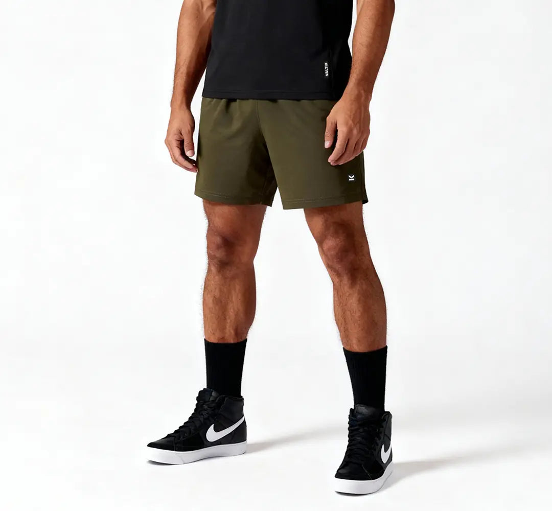 Short deportivo hombre VALTIK ICONIC V2 Verde Olivo - vista frontal